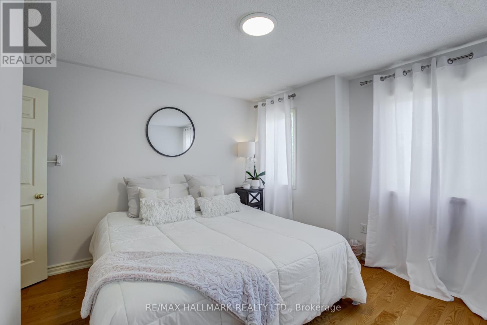 100 NARROW VALLEY CRESCENT - 33