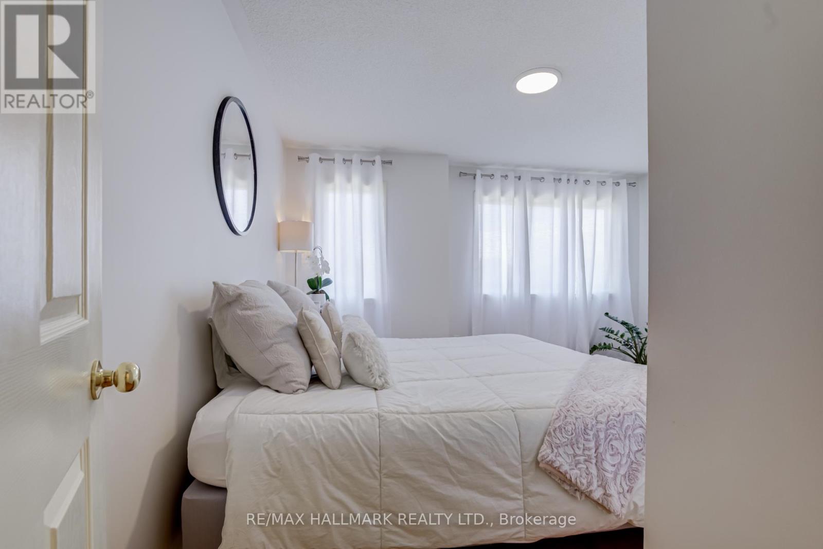 100 NARROW VALLEY CRESCENT - 34