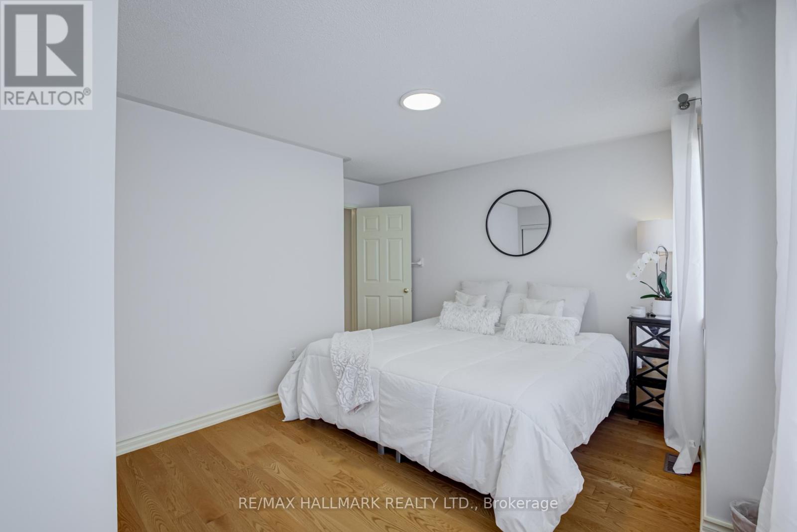 100 NARROW VALLEY CRESCENT - 35