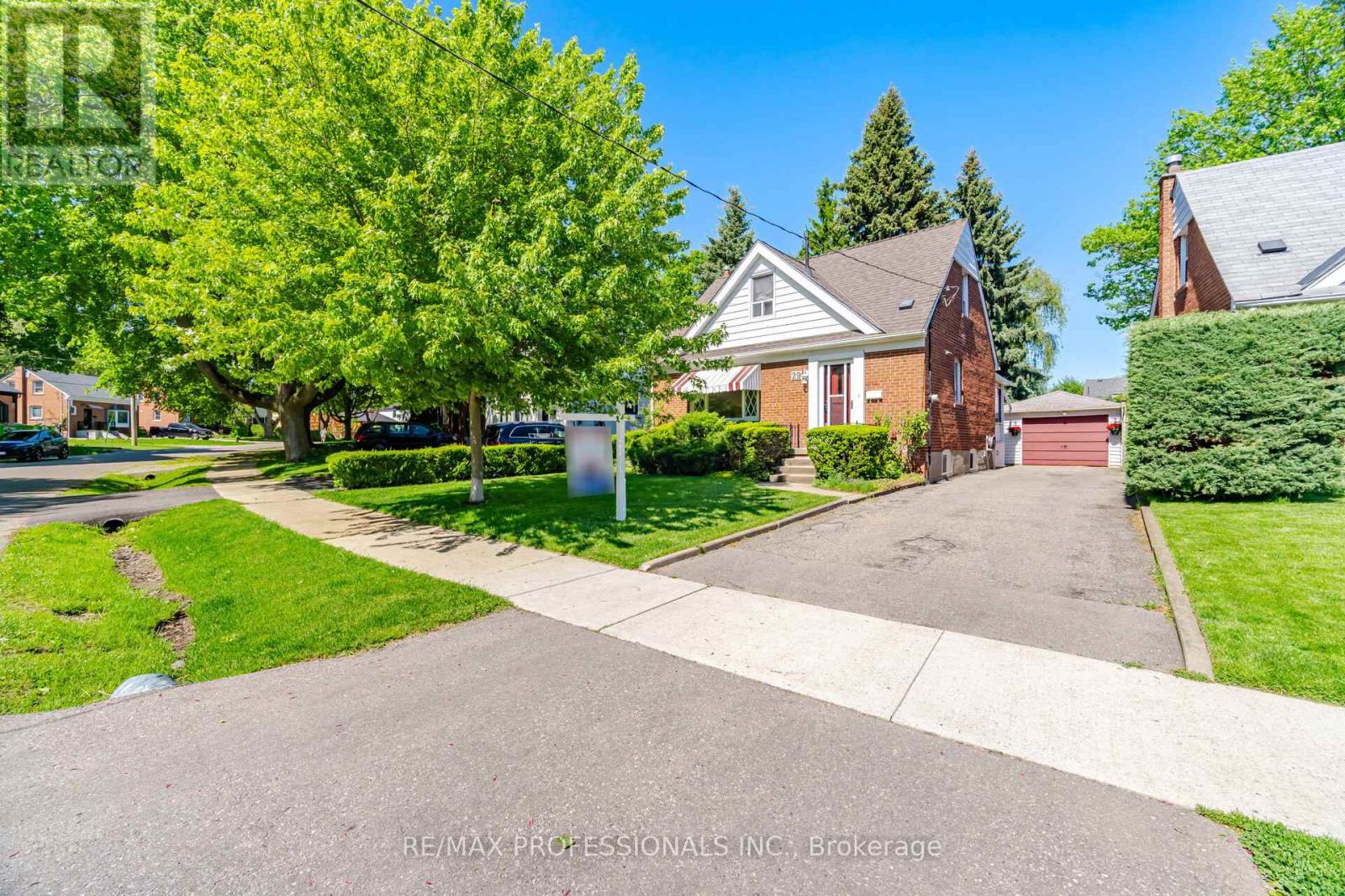 29 WESTLEIGH CRESCENT - 1