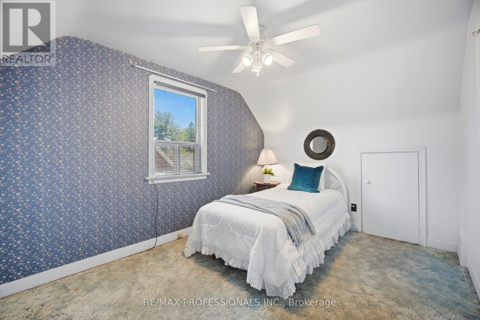 29 WESTLEIGH CRESCENT - 25