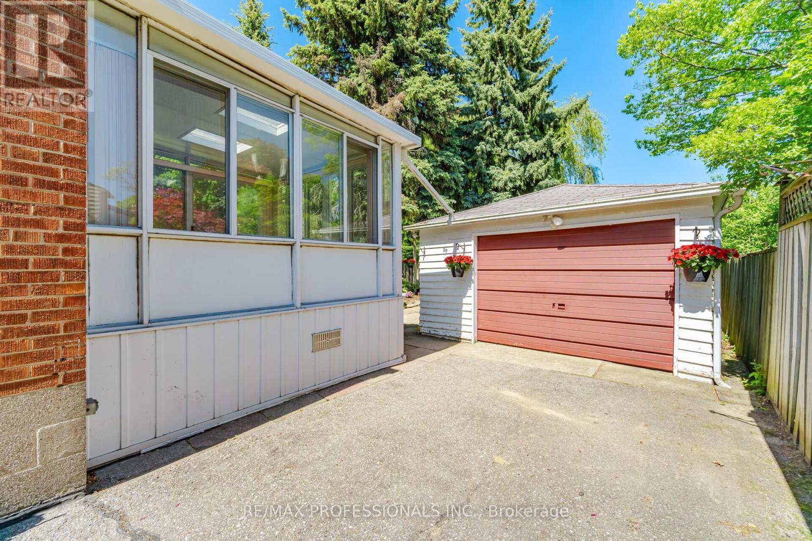 29 WESTLEIGH CRESCENT - 40