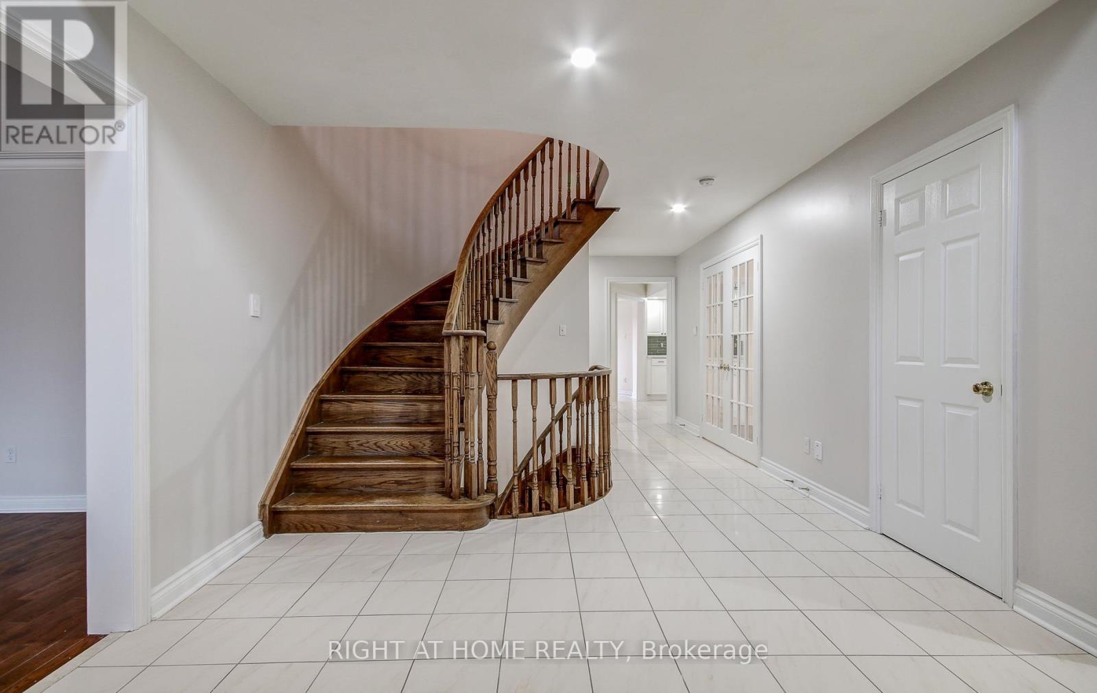 560 CHAGALL COURT - 3