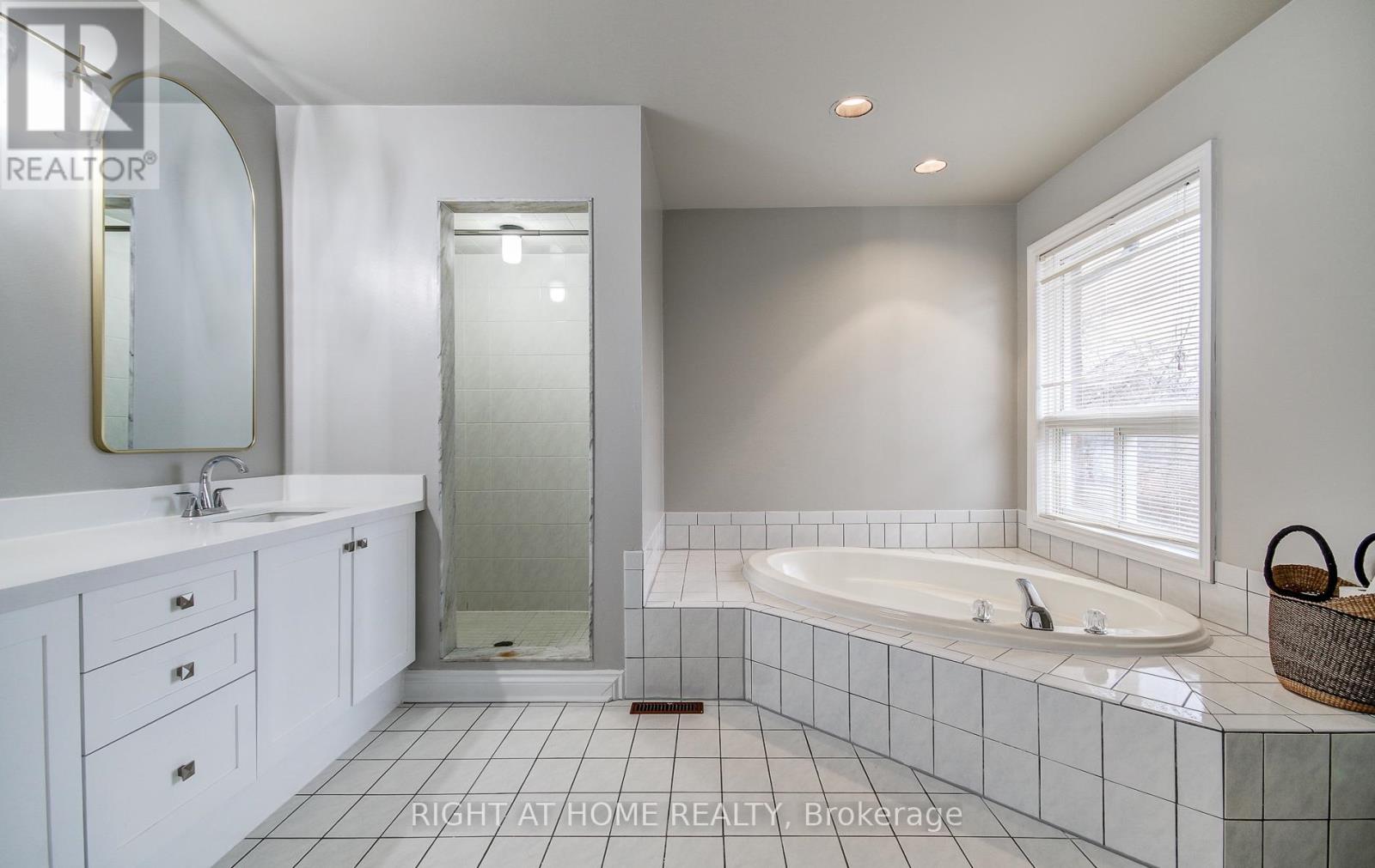 560 CHAGALL COURT - 32