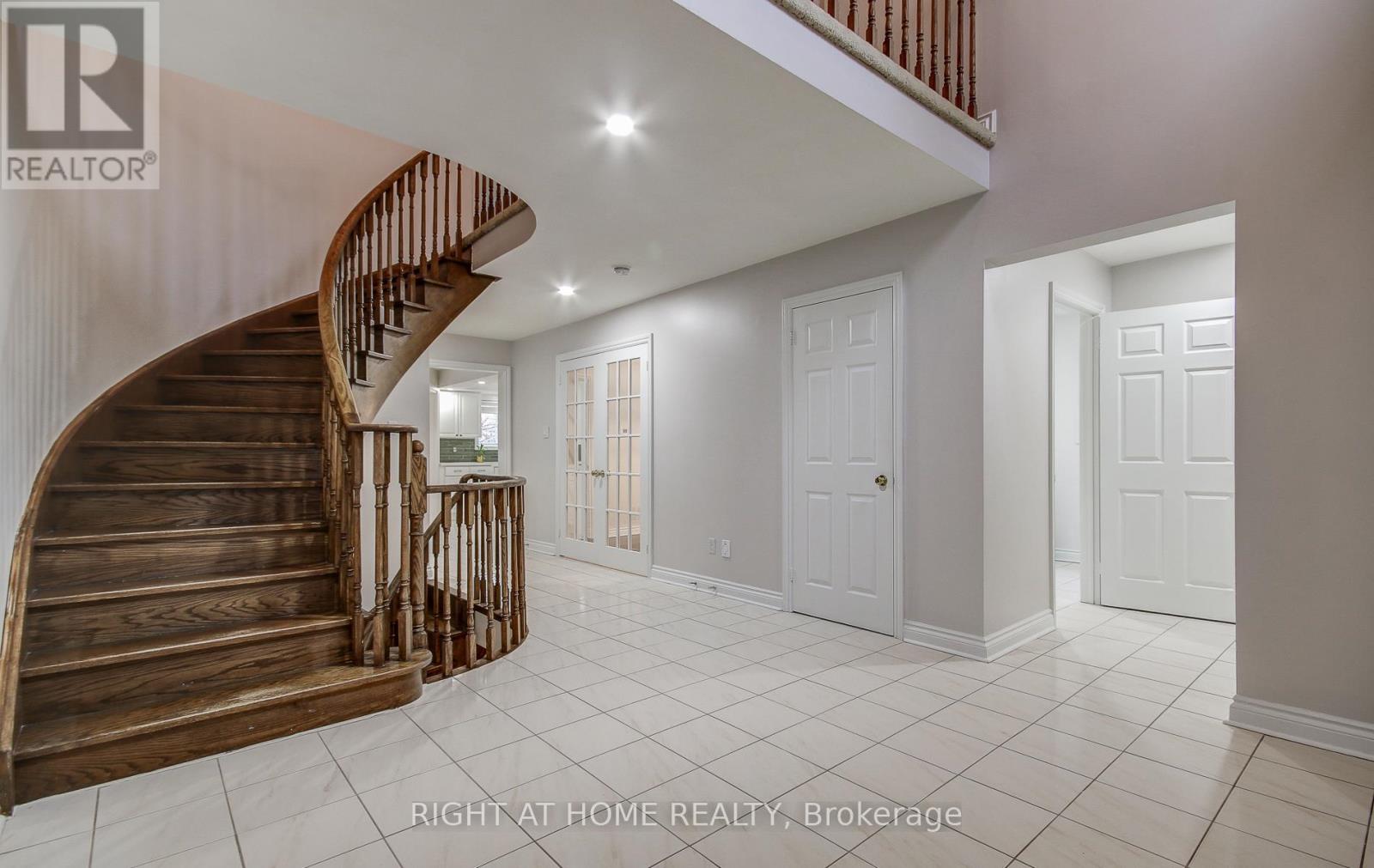560 CHAGALL COURT - 4