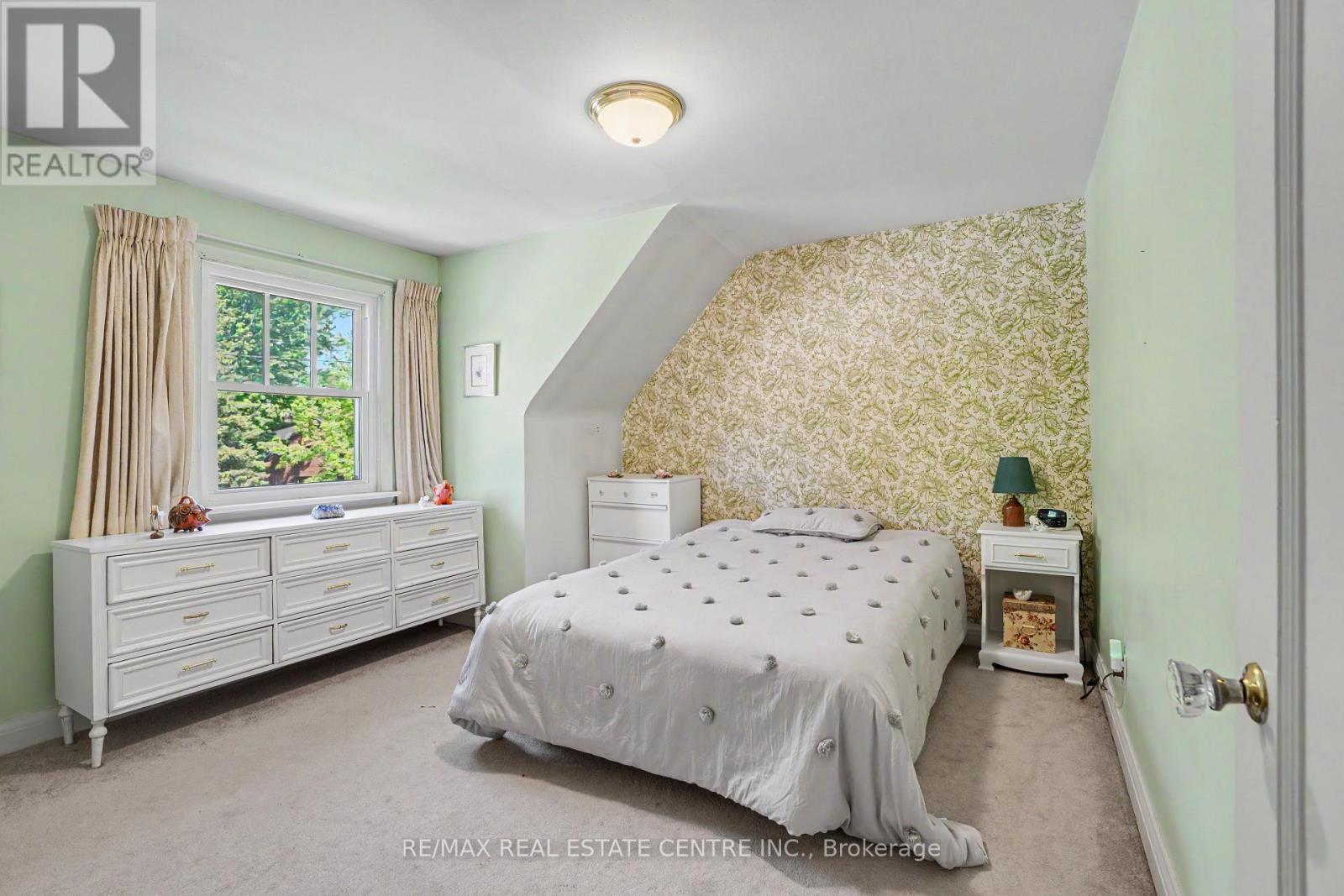 2068 WELLINGTON AVENUE - 26