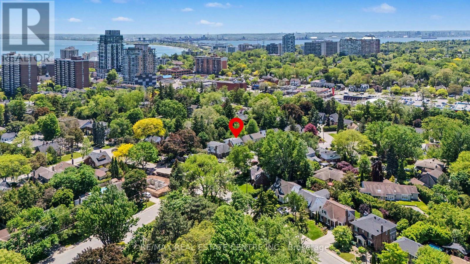 2068 WELLINGTON AVENUE - 40