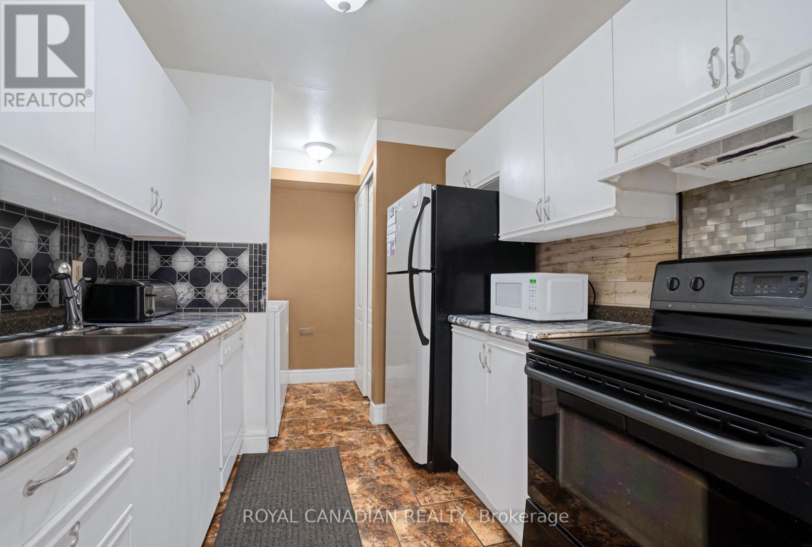 #87 1096 JALNA BOULEVARD - 14