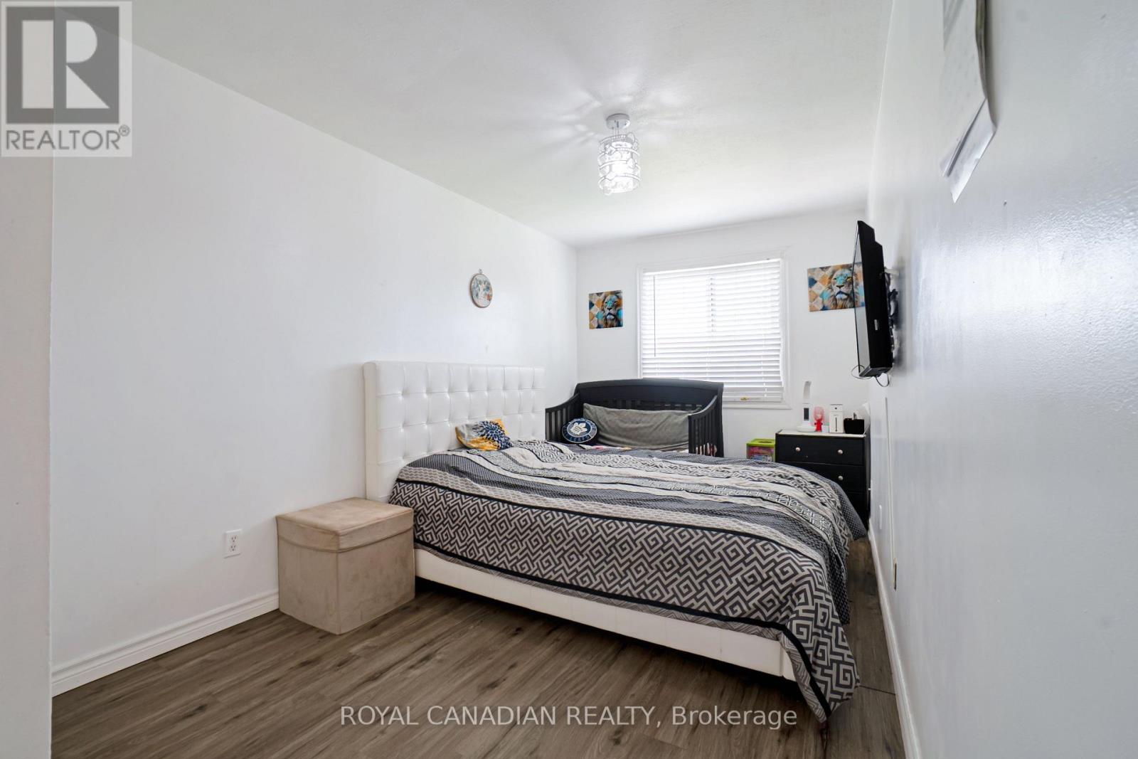 #87 1096 JALNA BOULEVARD - 17