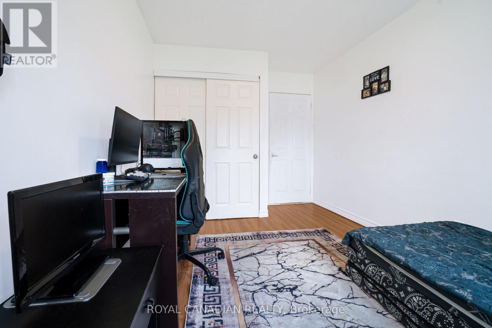 #87 1096 JALNA BOULEVARD - 18