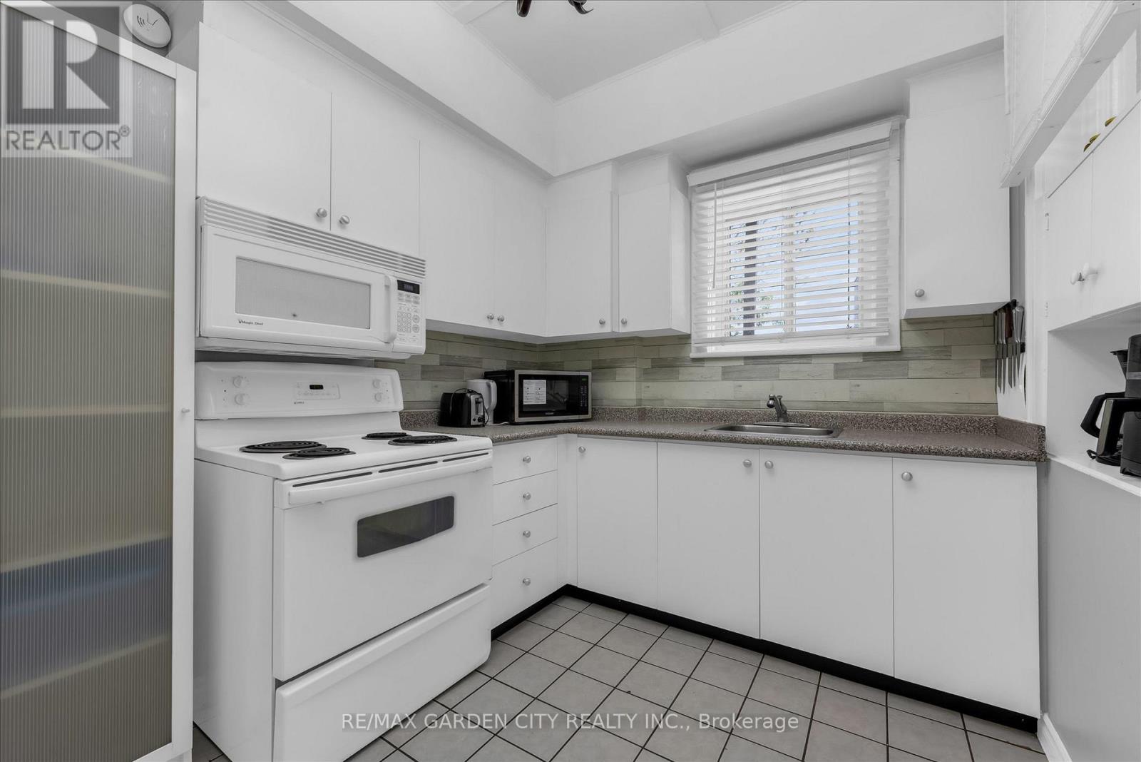 MAIN - 205 FERGUSON AVENUE S