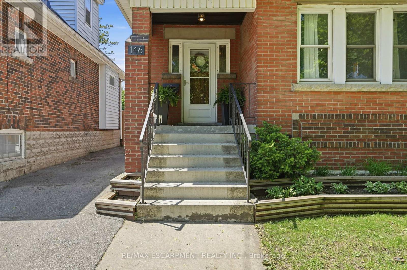 146 PARK ROW S - Image 3
