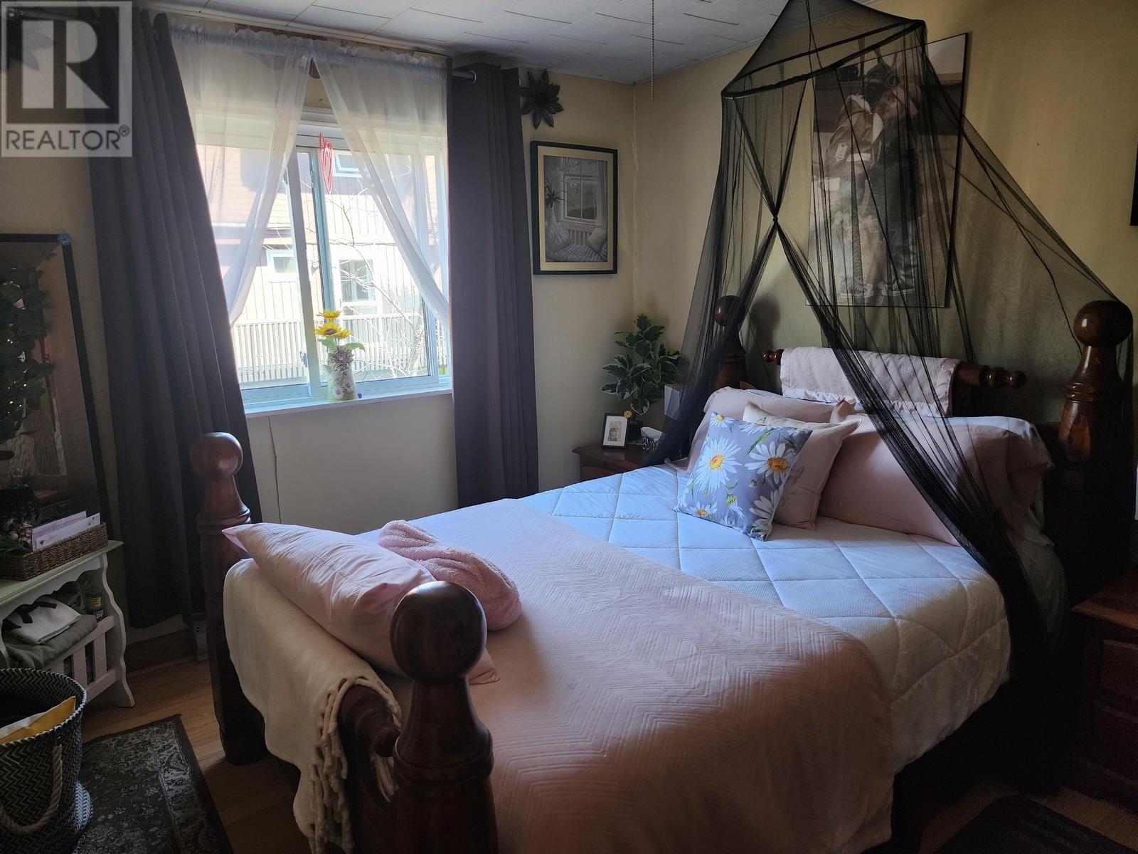 314 MARY ST - 11