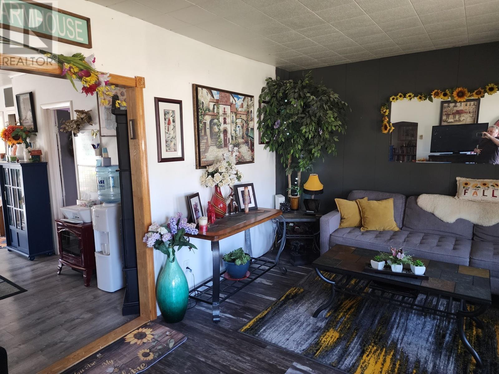 314 MARY ST - 9