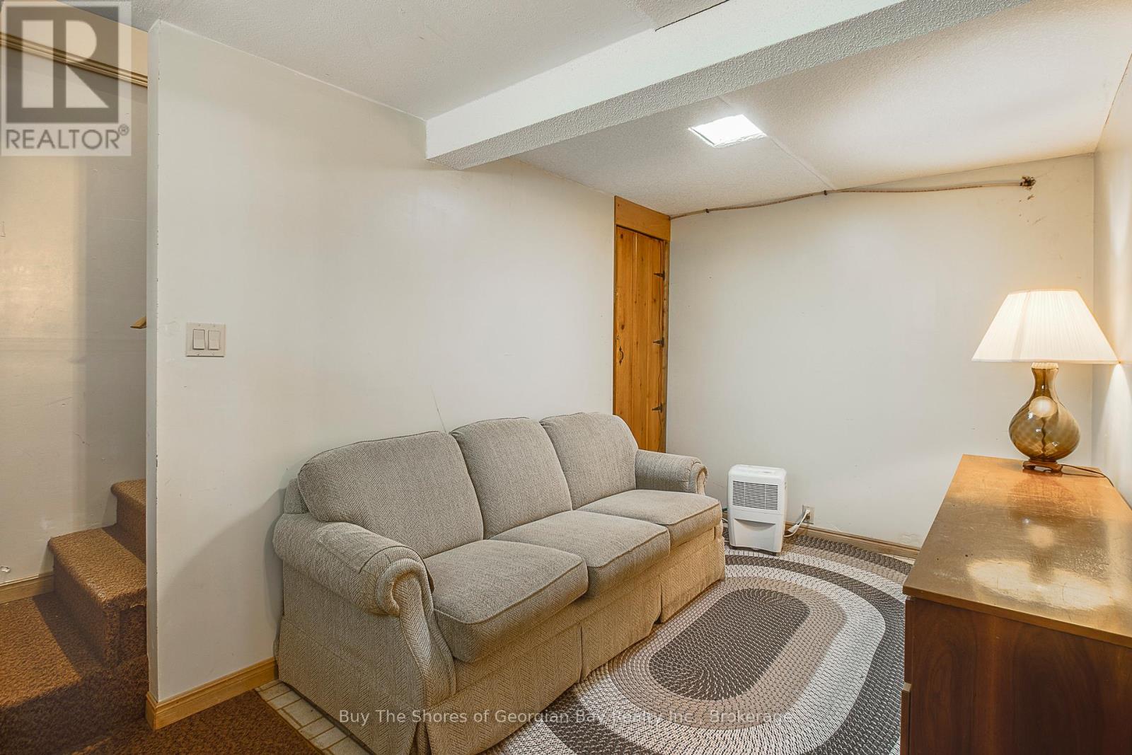 8 NASSAU COURT - 12
