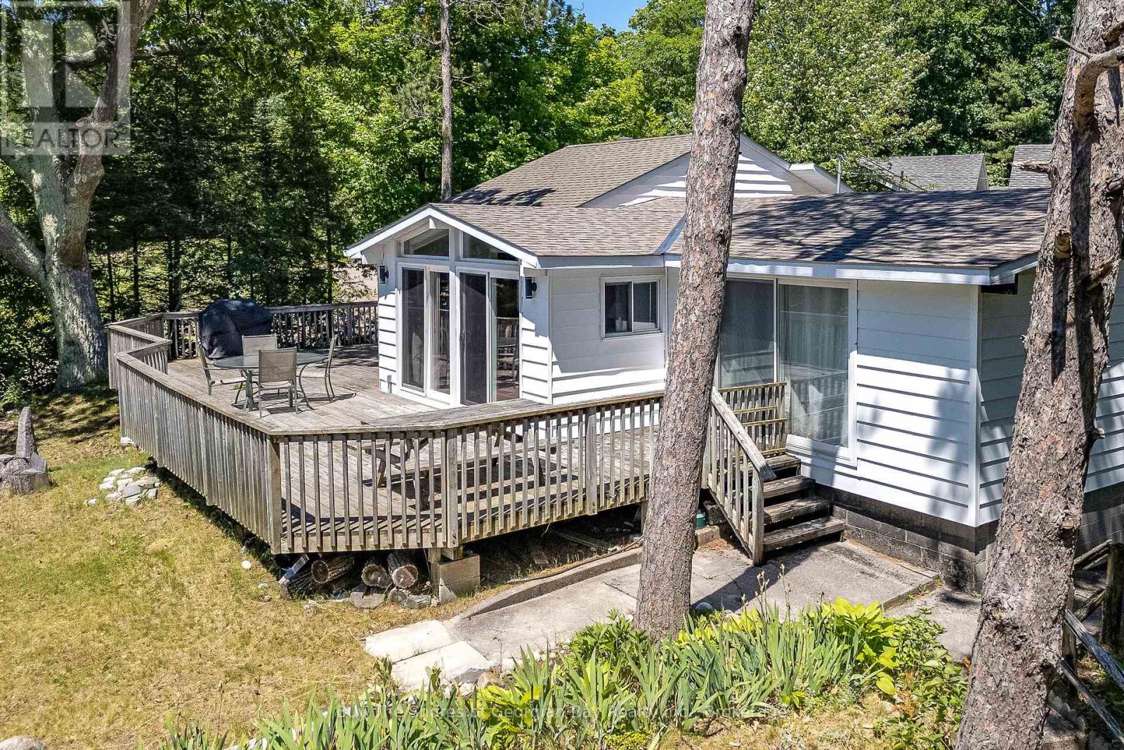 8 NASSAU COURT - 2