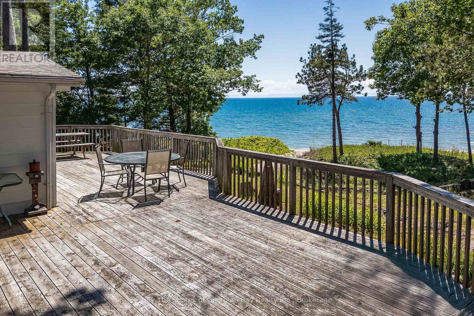 8 NASSAU COURT - 4