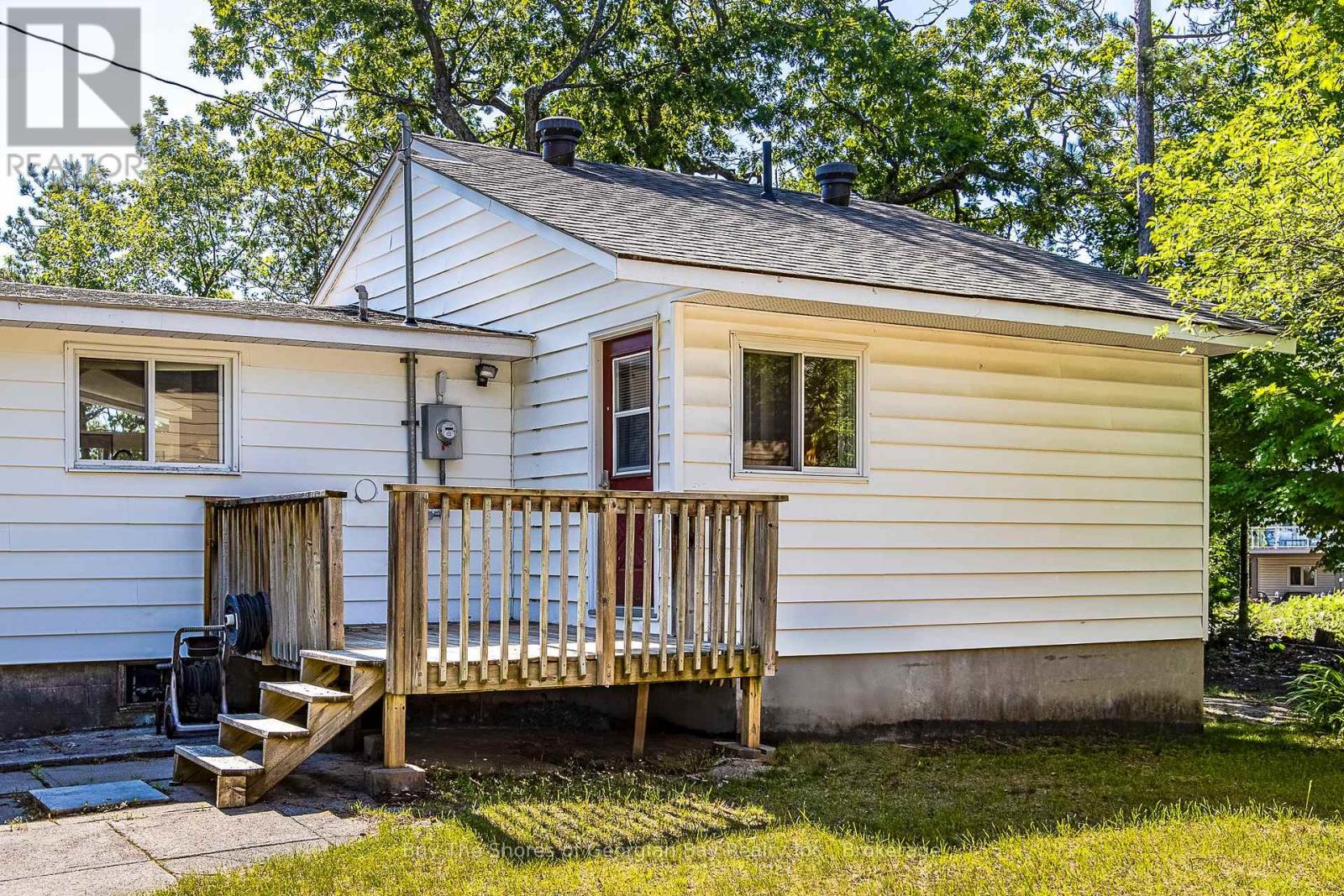 8 NASSAU COURT - 44