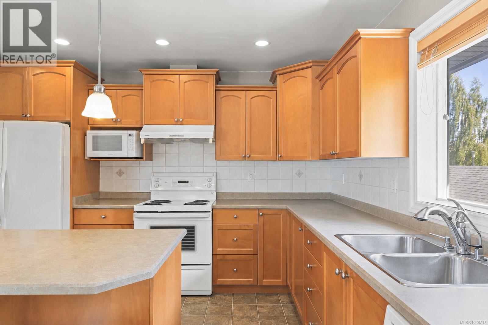  1709 Mamich Circle, Saanich