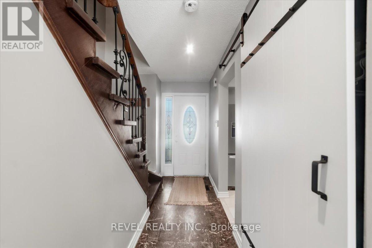 87 THORP CRESCENT - 2