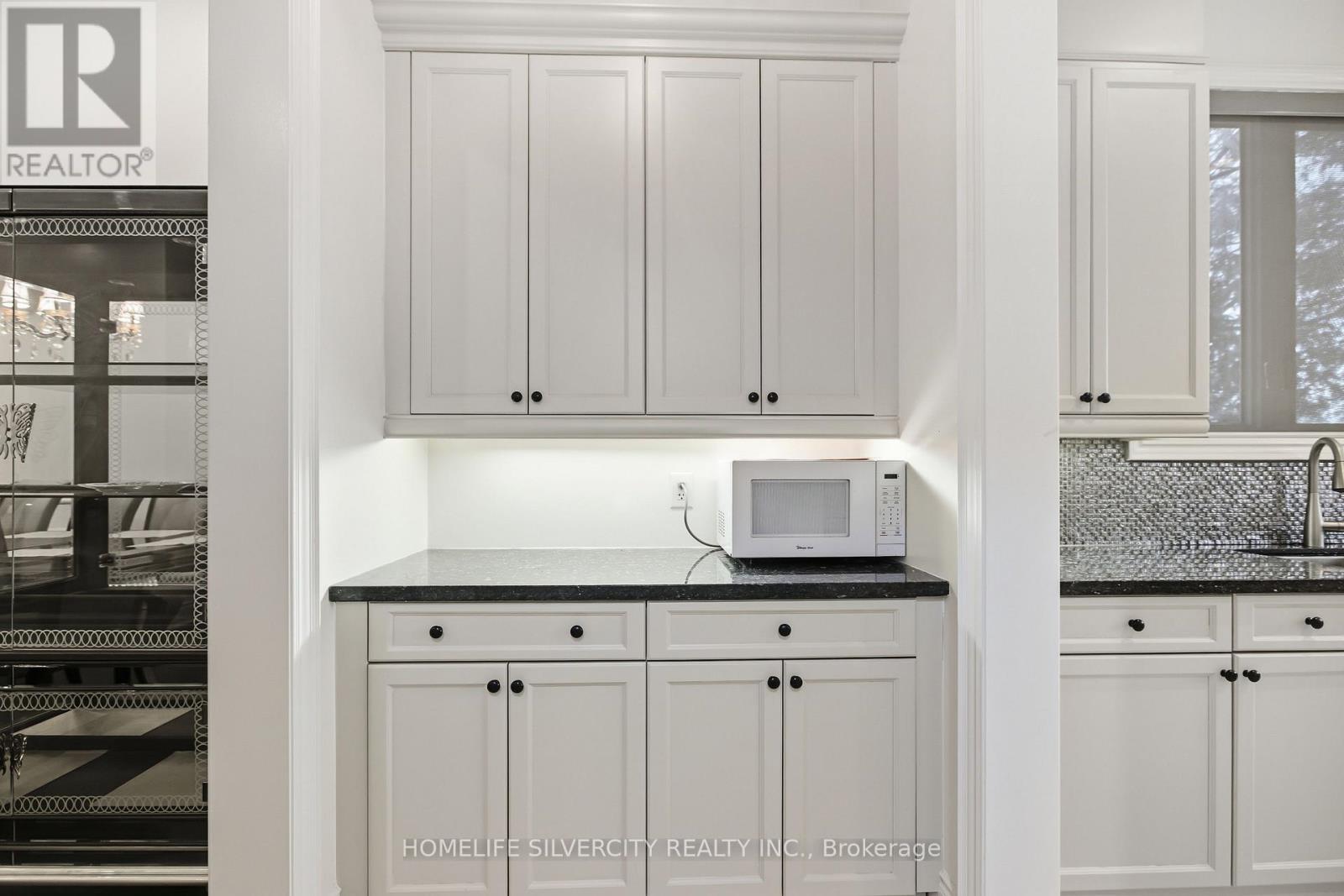 492 ROUGEMOUNT DRIVE - 10