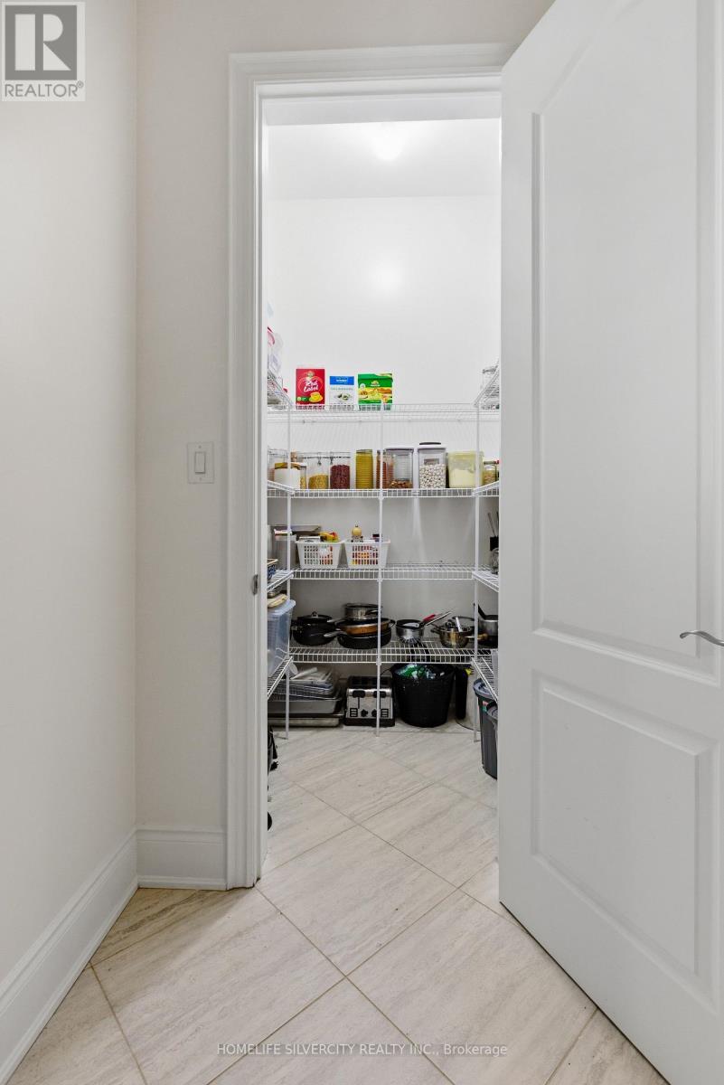 492 ROUGEMOUNT DRIVE - 11