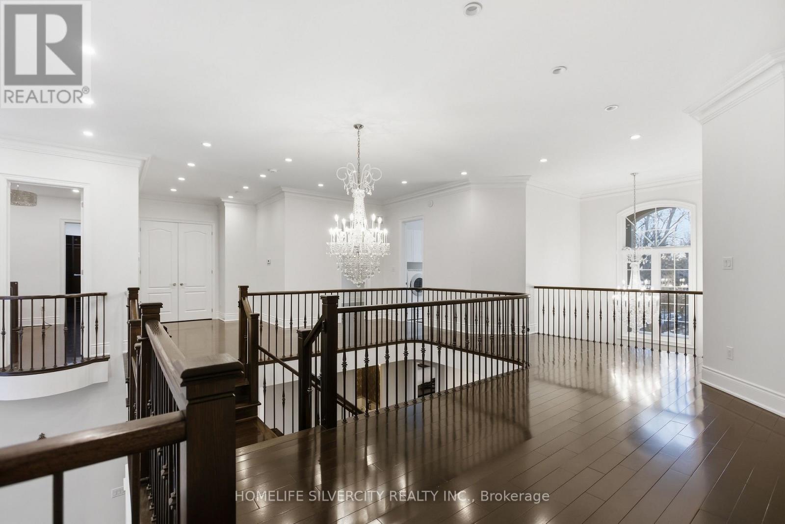 492 ROUGEMOUNT DRIVE - 26