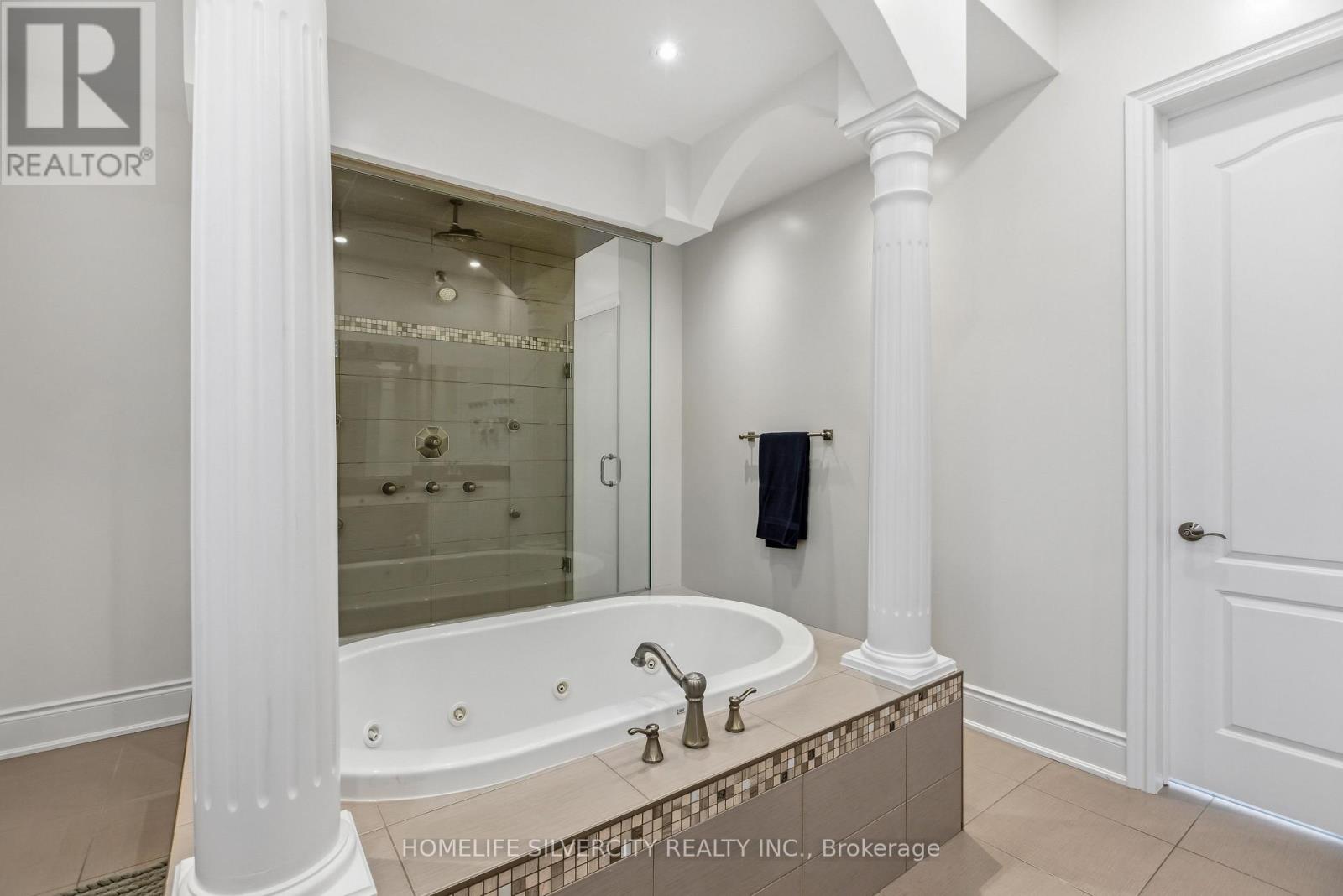 492 ROUGEMOUNT DRIVE - 31