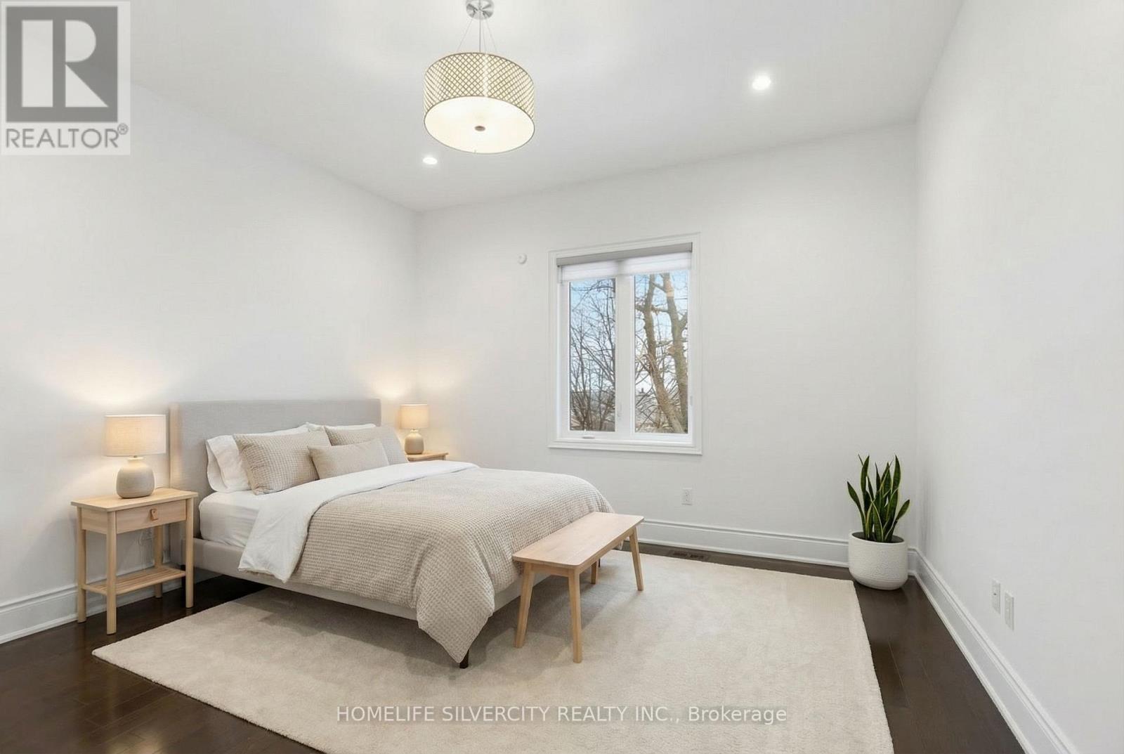 492 ROUGEMOUNT DRIVE - 33
