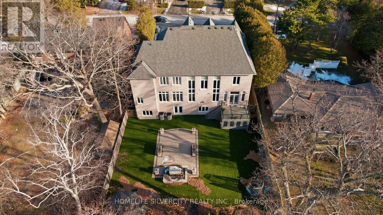 492 ROUGEMOUNT DRIVE - 40