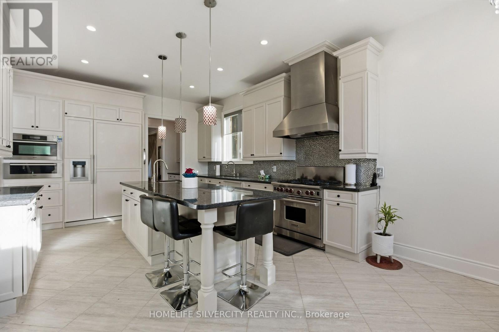 492 ROUGEMOUNT DRIVE - 7
