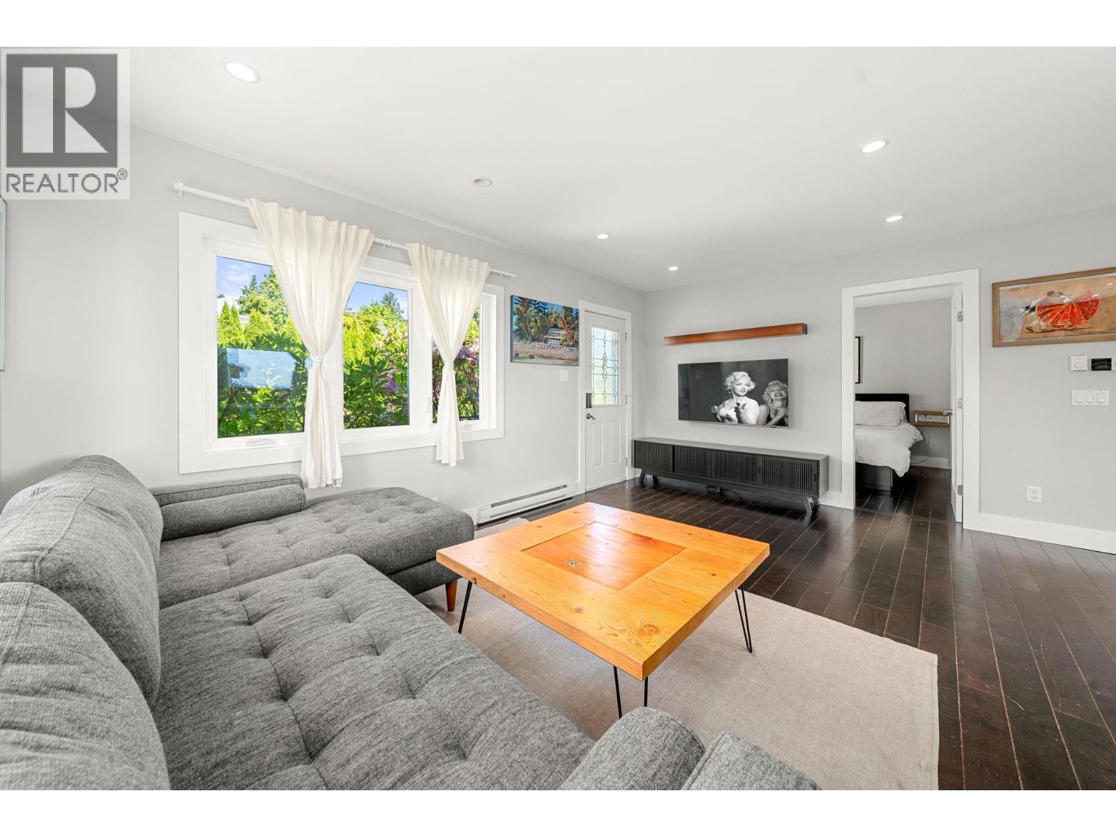 803 CALVERHALL STREET — photo 3
