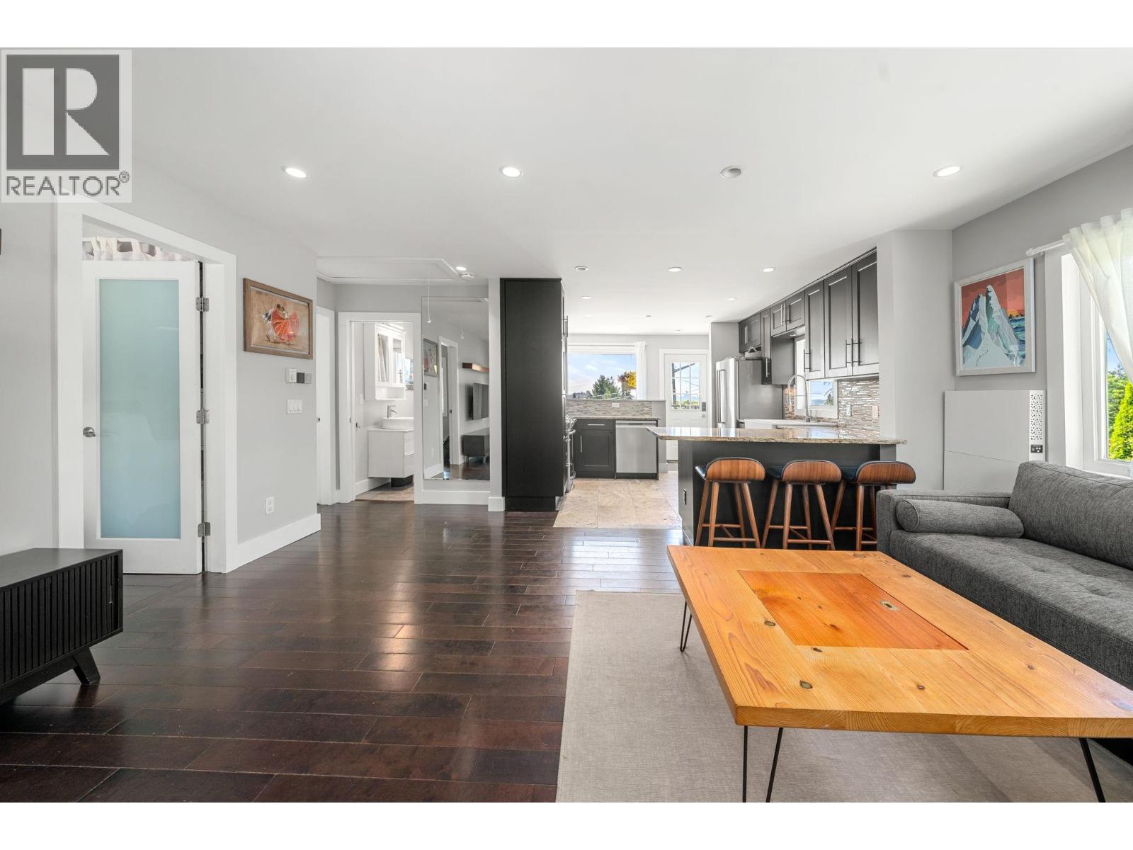 803 CALVERHALL STREET — photo 4