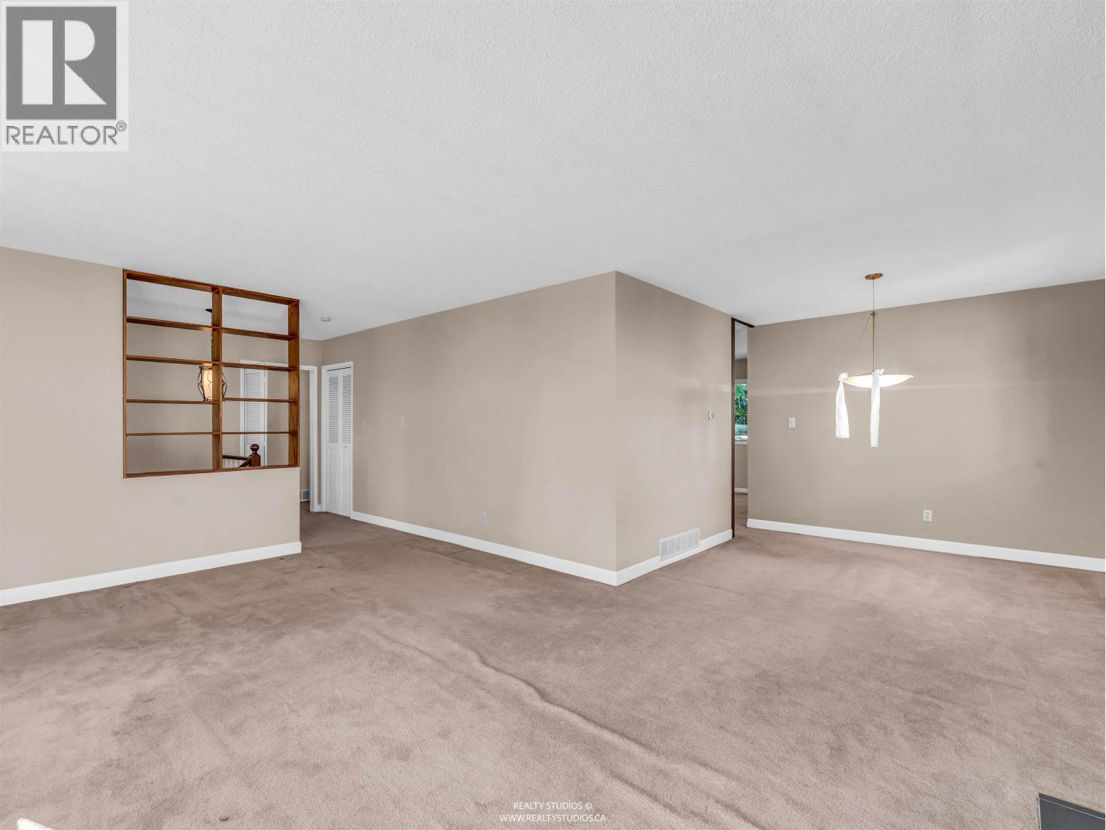 1110 LODGE ROAD — photo 3