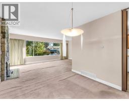 1110 Lodge Road, North Vancouver, BC V7R1W8 Photo 9