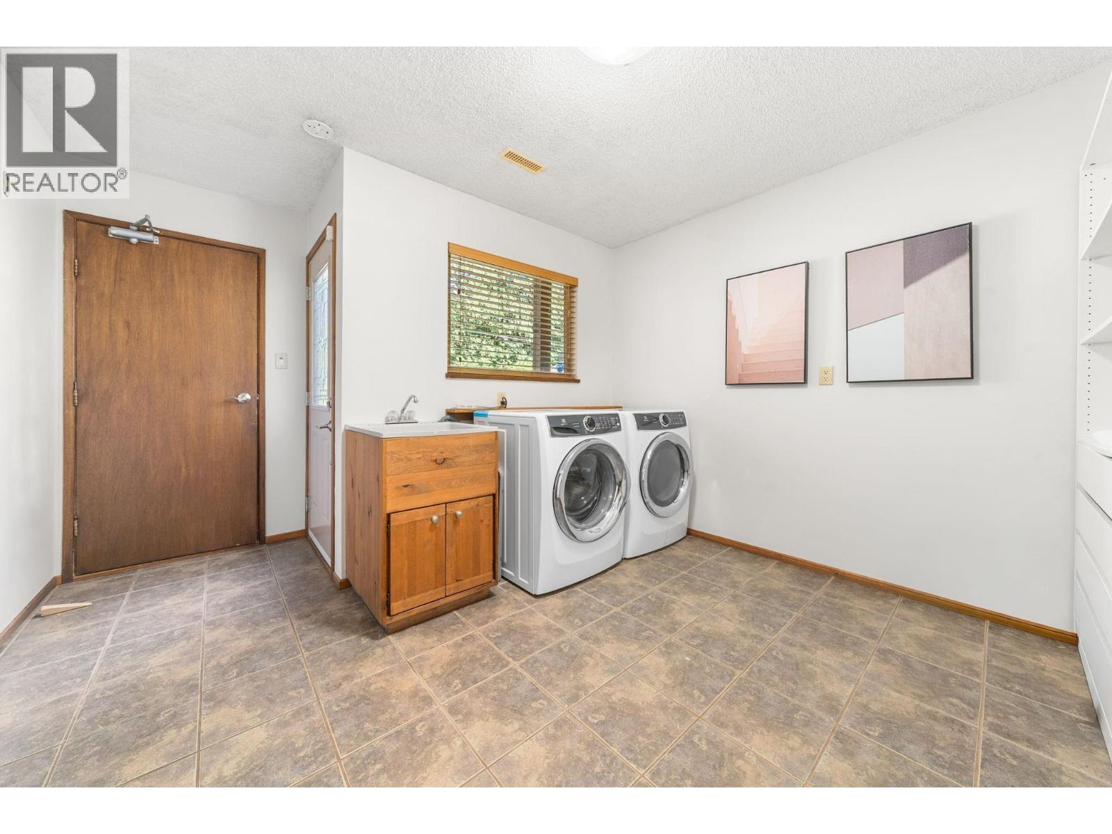 2297 BOWSER AVENUE — photo 3