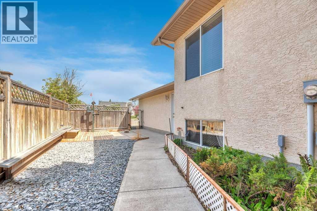 312 Strathaven Drive — photo 8