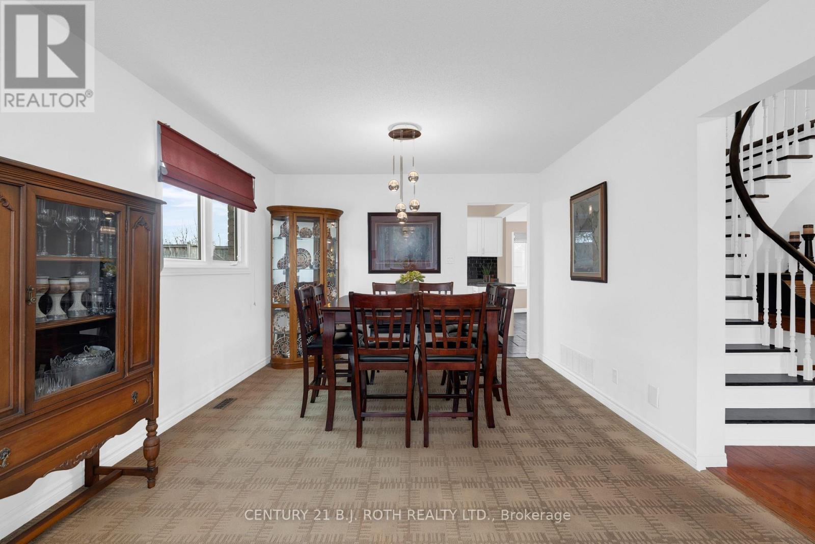 37 LAURENTIAN LANE - 10