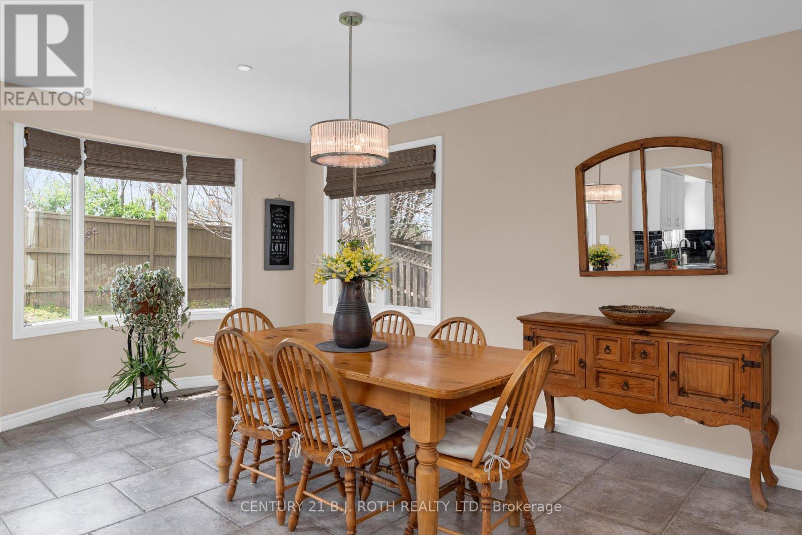 37 LAURENTIAN LANE - 14