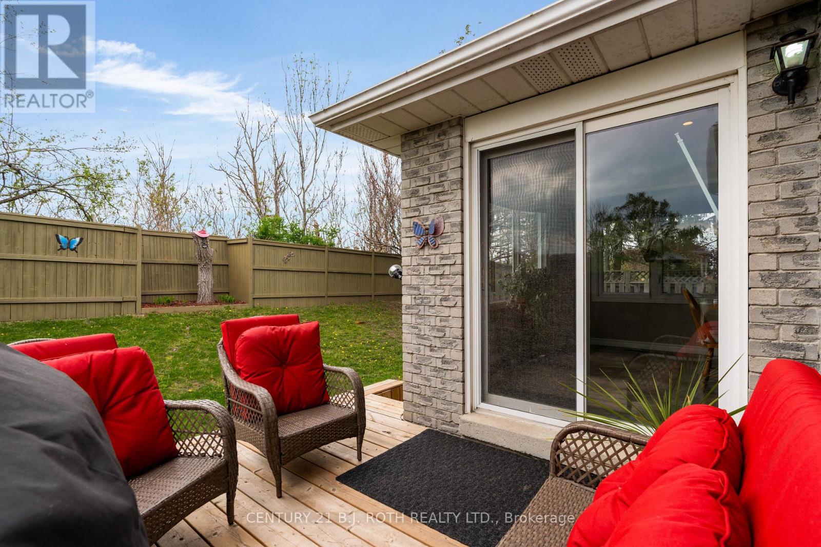 37 LAURENTIAN LANE - 17