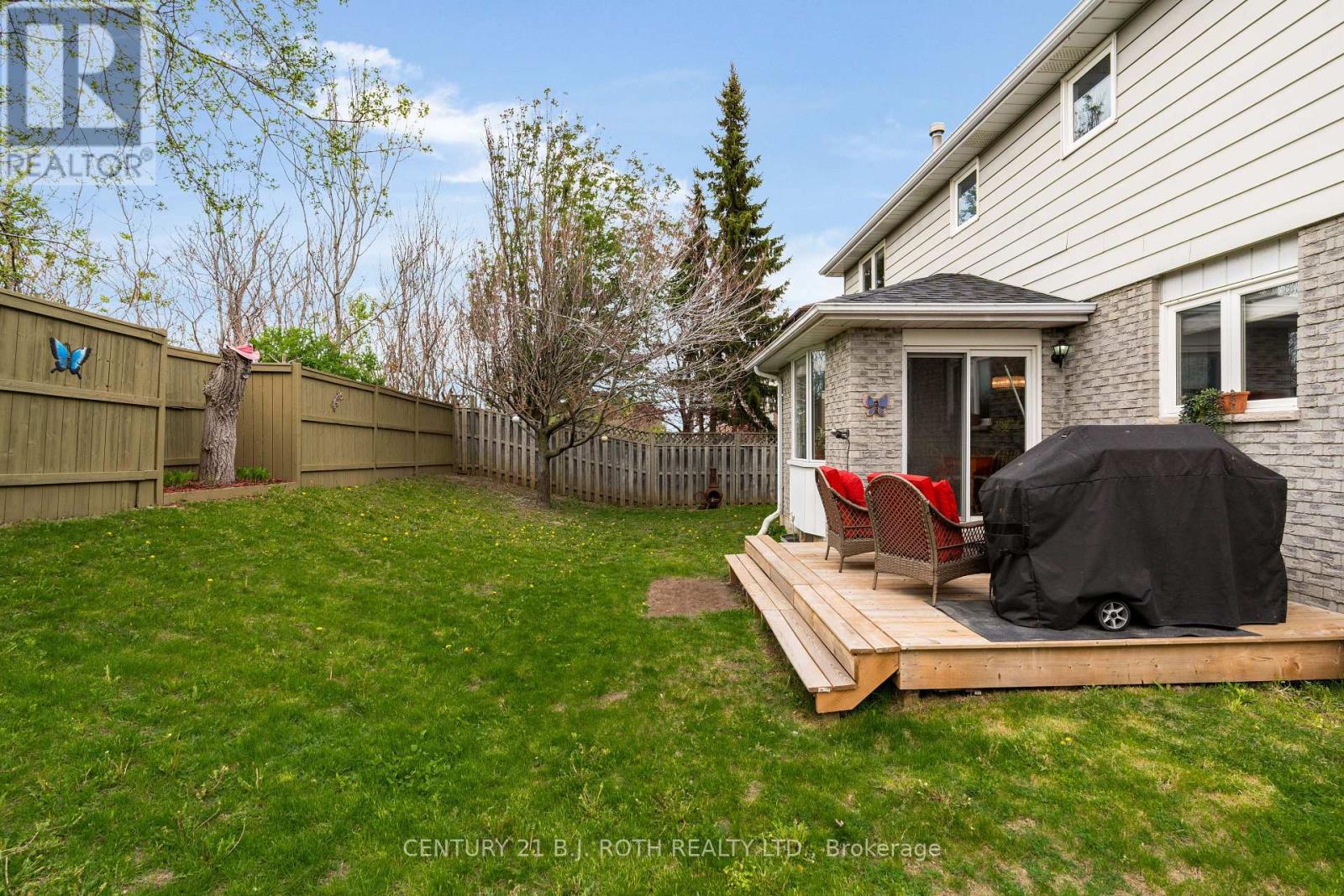 37 LAURENTIAN LANE - 18