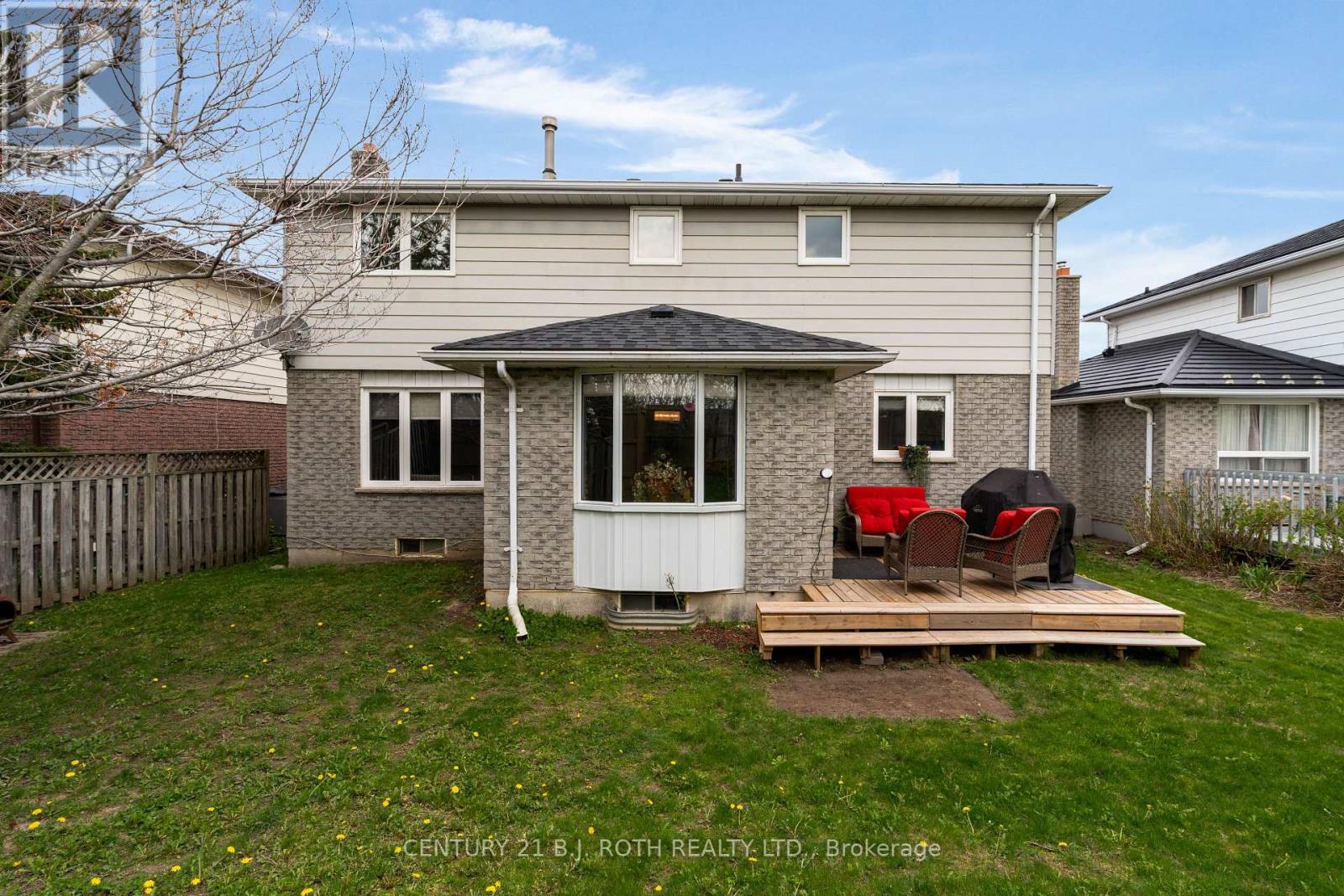 37 LAURENTIAN LANE - 19