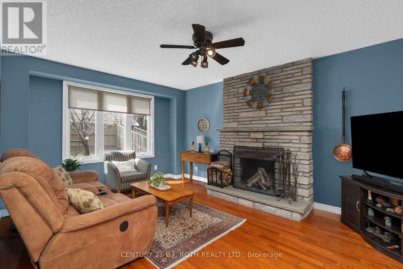 37 LAURENTIAN LANE - 20