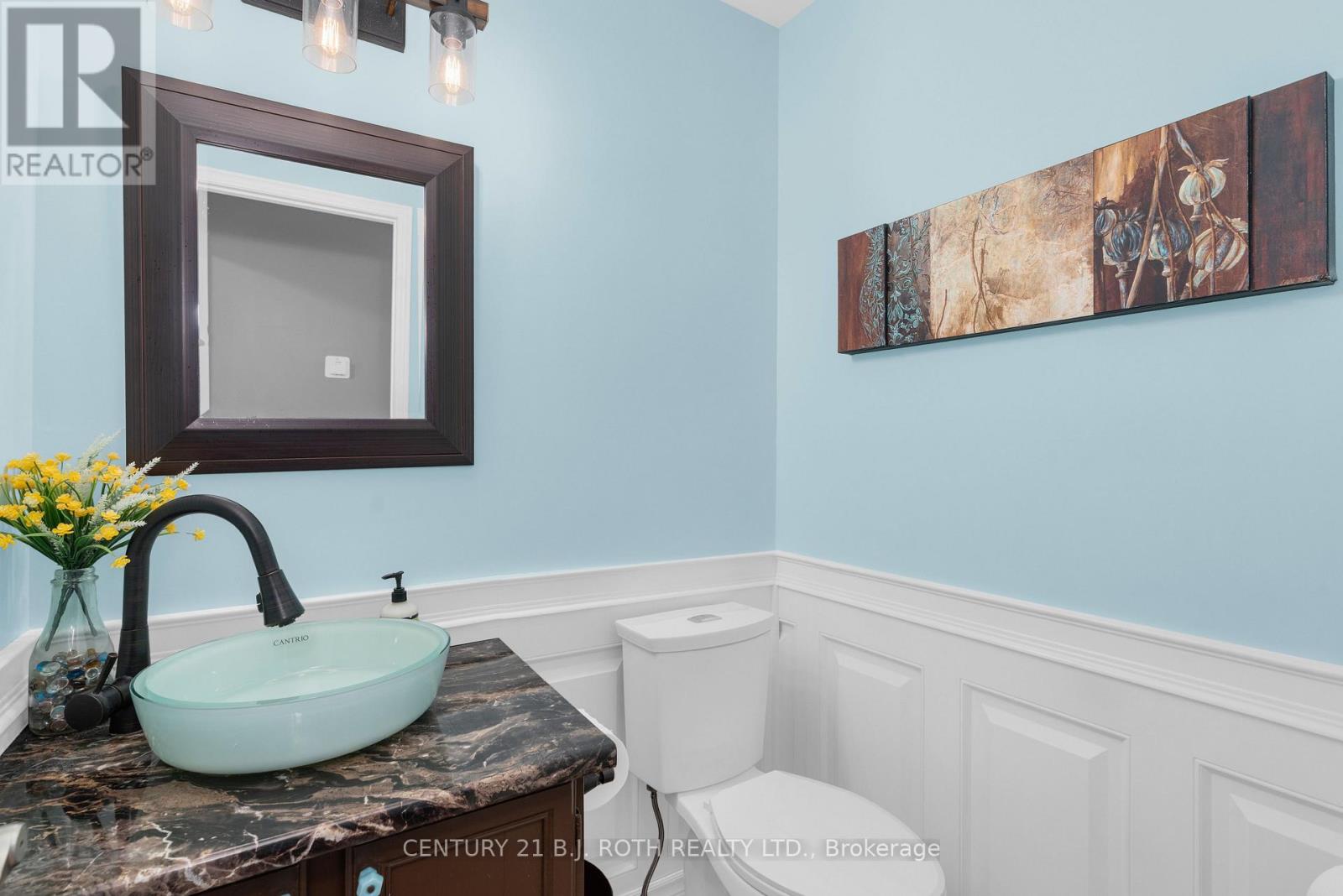 37 LAURENTIAN LANE - 22
