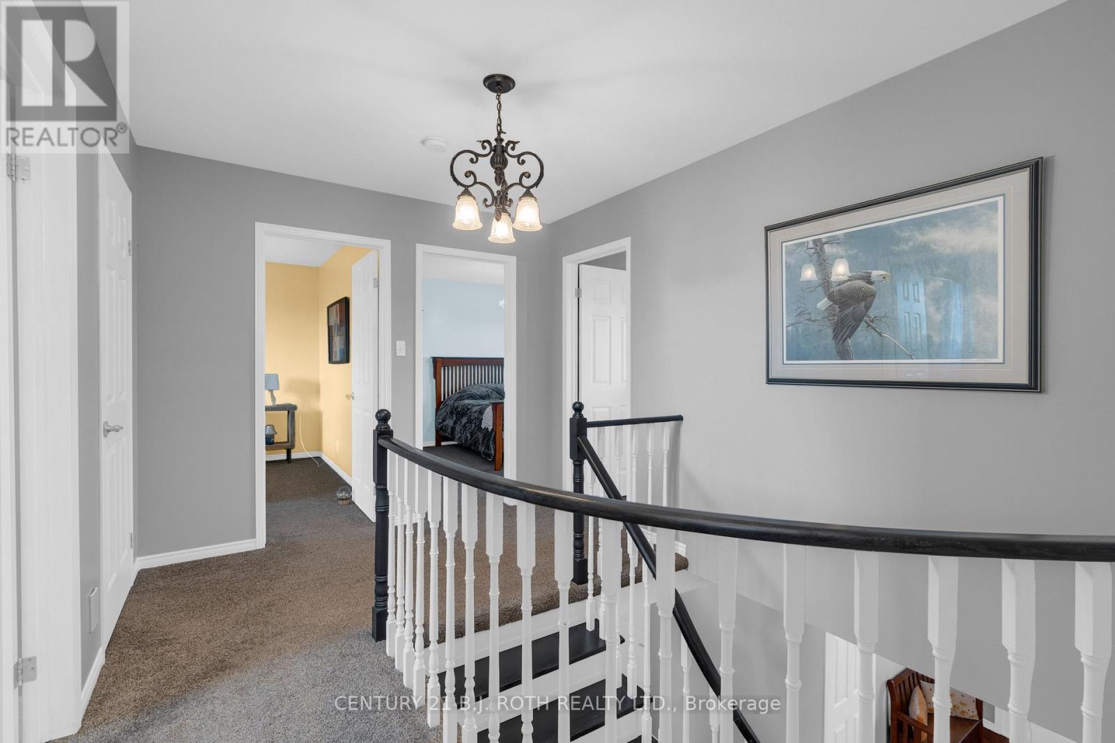 37 LAURENTIAN LANE - 24