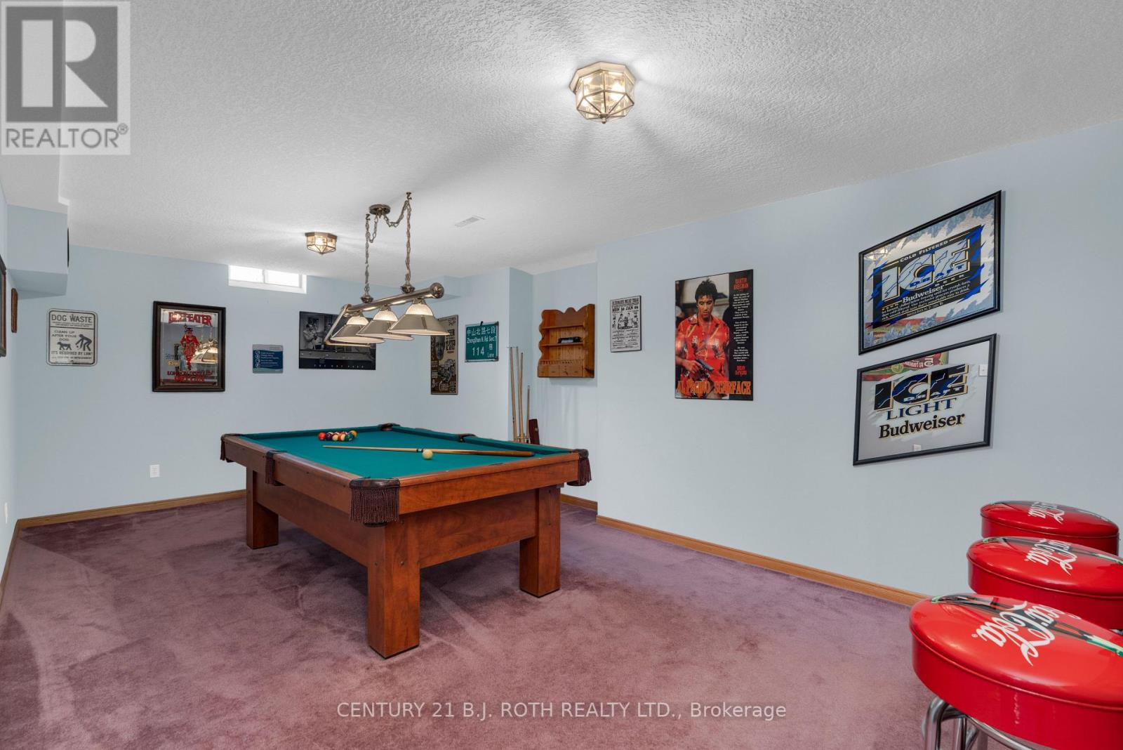 37 LAURENTIAN LANE - 34
