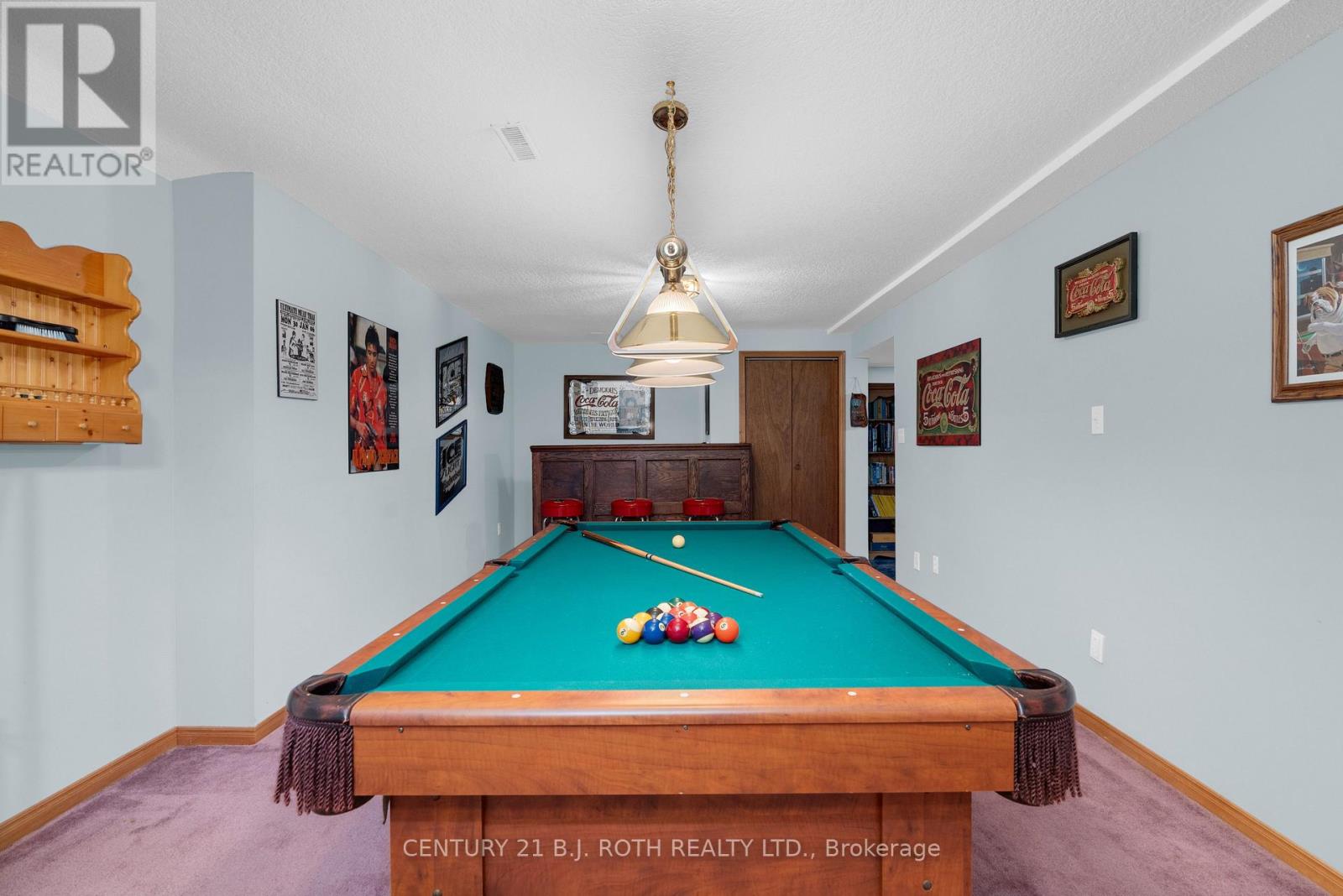 37 LAURENTIAN LANE - 35