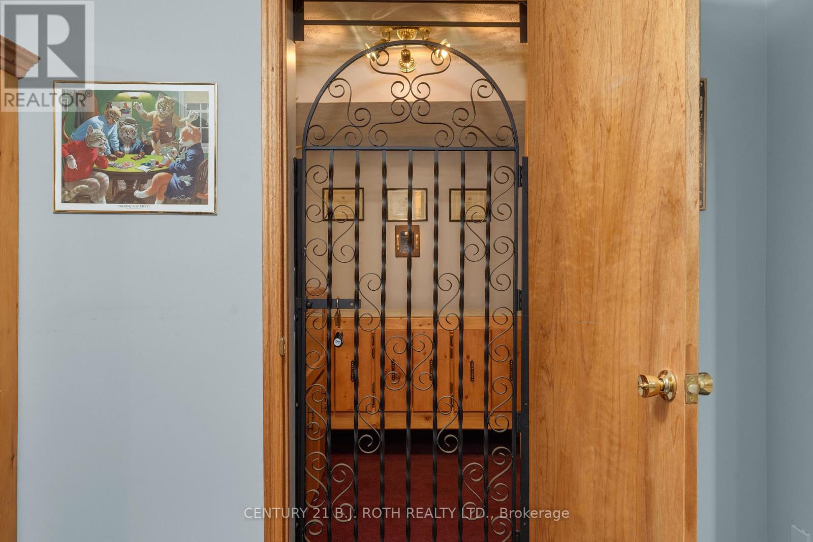 37 LAURENTIAN LANE - 38