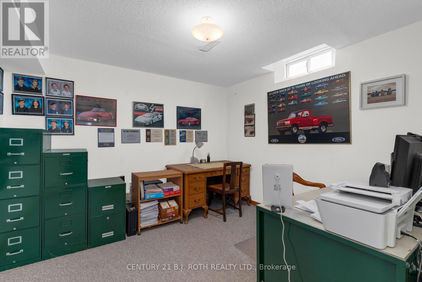 37 LAURENTIAN LANE - 42