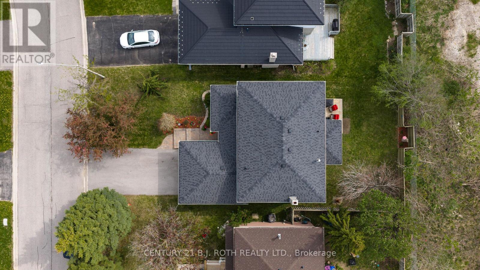 37 LAURENTIAN LANE - 44